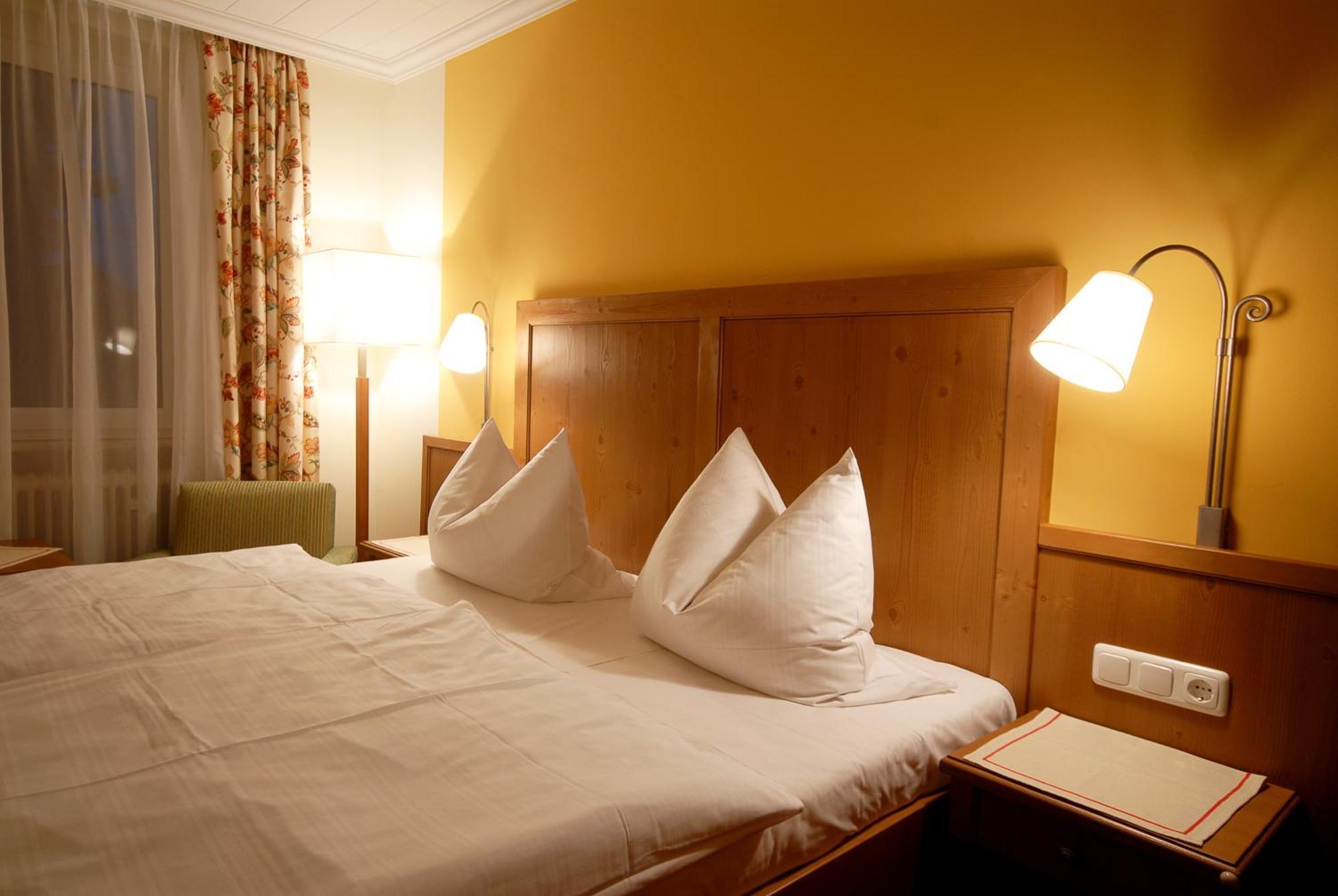 Hotel Gondel Altenkunstadt Екстериор снимка